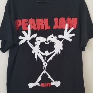 Pearl Black Short Sleeve Tee with Edgy Graphic Design